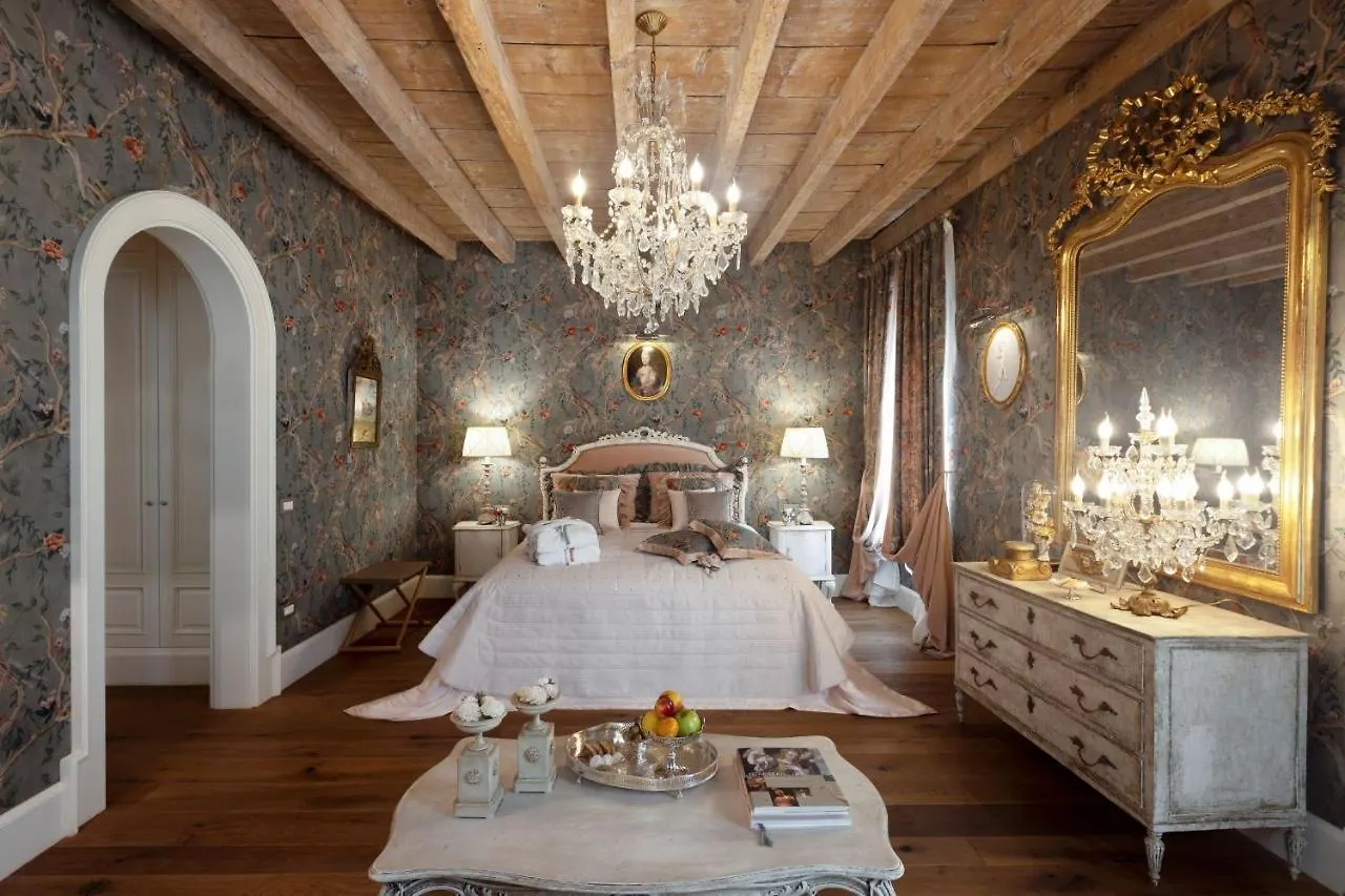 Hotel Antica Dimora Desenzano Desenzano del Garda 0*,  Itálie
