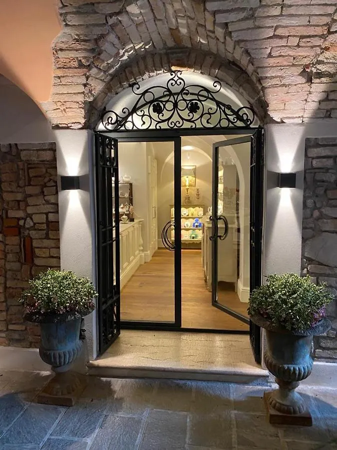 Hotel Antica Dimora Desenzano Desenzano del Garda 0*,  Itálie